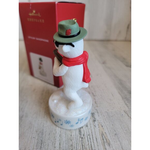 Hallmark stylin' saxophone magic ornament Xmas polar bear - Picture 3 of 6